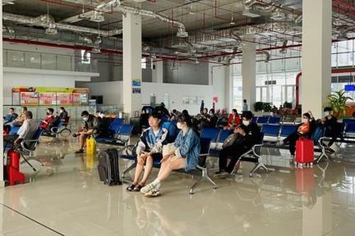 23 tháng Chạp, bến xe hiện đại nhất TPHCM vẫn thưa thớt người về Tết