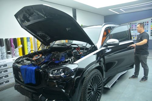 Dân TP.HCM chi tiền tỷ làm đẹp 'xế cưng' chơi Tết