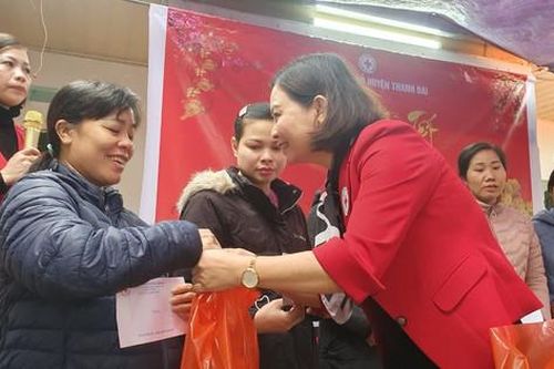 Đa dạng quà Tết đến với người gặp khó