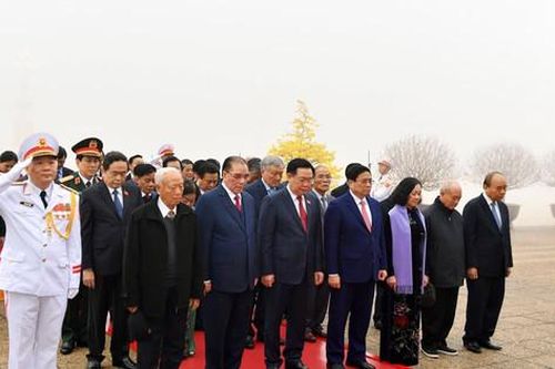 Lãnh đạo Đảng, Nhà nước và TP Hà Nội vào Lăng viếng Chủ tịch Hồ Chí Minh nhân Ngày thành lập Đảng