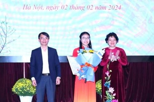 Thêm một học sinh Trường THPT chuyên Hà Nội - Amsteram được kết nạp Đảng