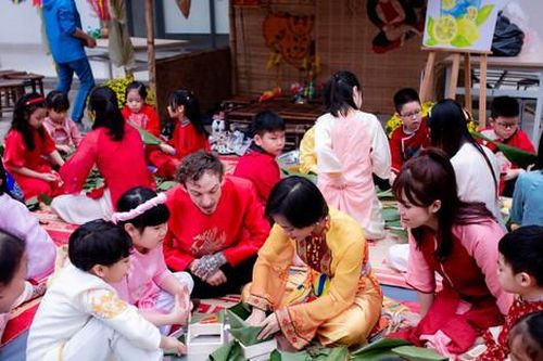 Học sinh Vietschool 'Gắn kết và Yêu thương' gìn giữ phong vị Tết xưa