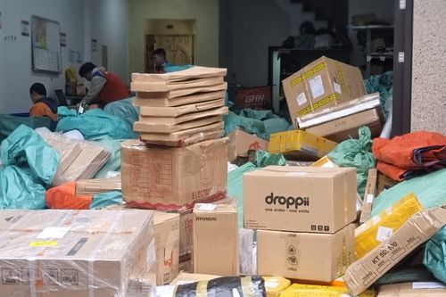 Chủ shop online 'khóc ròng' vì đơn vị vận chuyển không nhận hàng dịp cận Tết