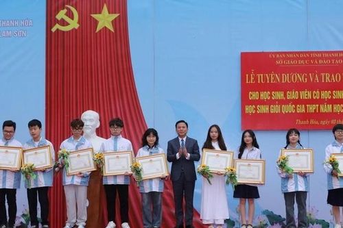 Thanh Hóa: Khen thưởng 84 học sinh đạt giải quốc gia