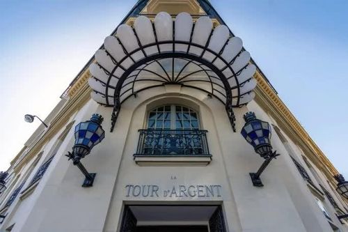 Chuyện gì đã xảy ra trong hầm rượu nhà hàng cổ nhất Paris