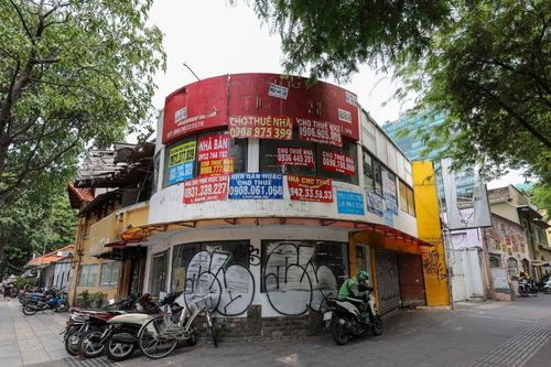 Loạt mặt bằng trên đất vàng TP.HCM ế khách thuê suốt 2-3 năm