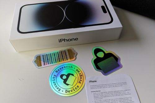 Chiếc iPhone này được chính Apple 'bẻ khóa'