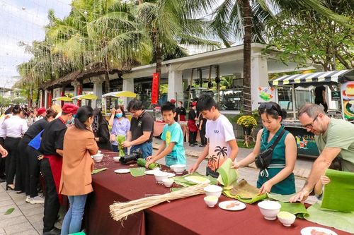 Khánh Hòa: Nhiều chương trình Tết hấp dẫn, bắn pháo hoa giao thừa