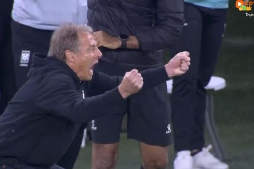ĐT Hàn Quốc ngược dòng trước ĐT Úc, HLV Klinsmann ăn mừng cuồng nhiệt như thể chính ông vừa lập siêu phẩm