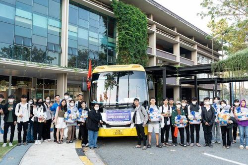Đại học quốc tế Miền Đông tổ chức Chuyến xe 0 đồng đưa sinh viên về quê đón Tết
