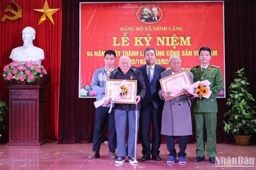 Hơn 2.000 đảng viên ở tỉnh Thái Bình được tặng, truy tặng Huy hiệu Đảng