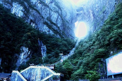 Đến nơi chỉ có mây mù