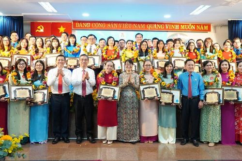 LĐLĐ TPHCM tuyên dương 76 'Gương sáng đảng viên' năm 2024