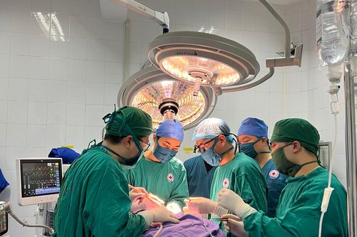 Cấp cứu thành công hai bệnh nhân đa chấn thương nguy kịch