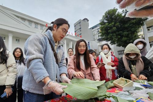 Nhiều trường đại học tổ chức Tết Việt cho sinh viên quốc tế