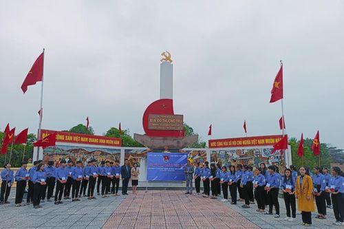 Trường học Hà Tĩnh tổ chức nhiều hoạt động kỷ niệm 94 năm Ngày thành lập Đảng