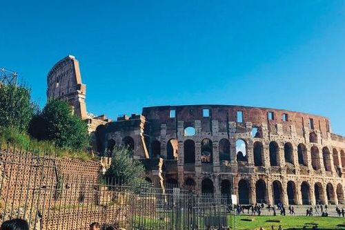 Nhớ về bầu trời xanh ngắt ở Rome