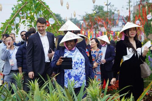 Đưa Tết cổ truyền Việt Nam tới gần hơn với bạn bè quốc tế