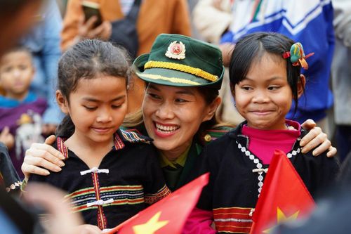 Xuân Biên phòng thắm tình quân dân nơi biên viễn