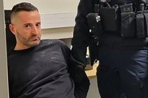 Bắt được trùm mafia Ý vượt ngục bằng tấm trải giường