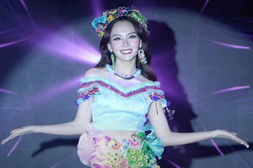 Mai Phương nhảy 'See tình' ở Hoa hậu Thế giới