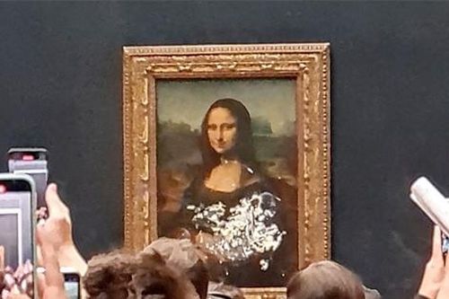Kiếp nạn của 'nàng Mona Lisa': Bị phun sơn, bôi bánh kem, ném đá, hất súp