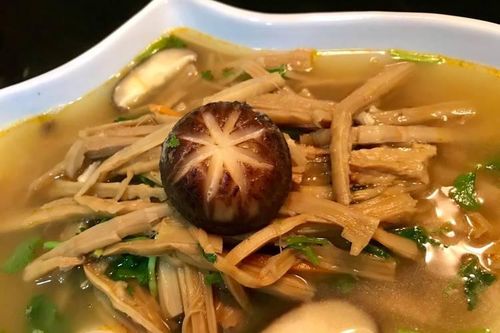Măng được coi là thực phẩm 'vàng' nhưng lại chứa chất kịch độc
