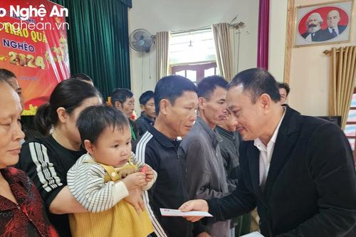Báo Nghệ An, Bưu điện tỉnh tặng quà người nghèo tại huyện Thanh Chương
