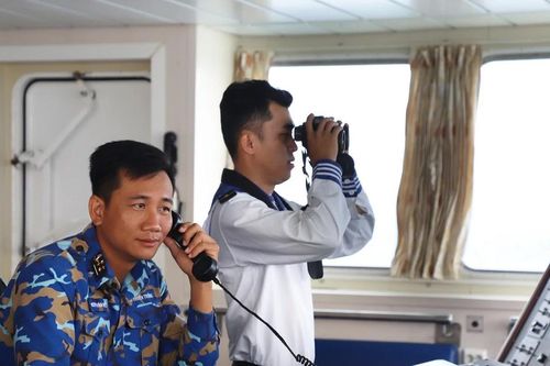 Vượt qua muôn trùng sóng gió để mang Tết đến với Trường Sa