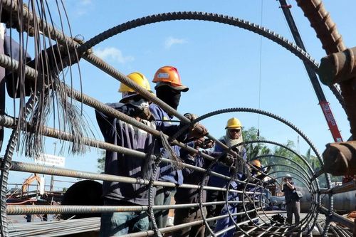 Không khí khẩn trương trên công trường xây dựng cầu Đại Ngãi những ngày cận Tết