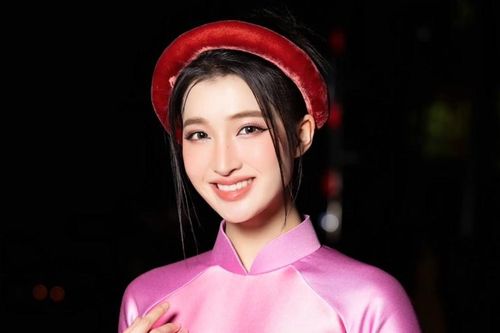 Á hậu Nguyễn Phương Nhi thu hút mọi ánh nhìn bởi nhan sắc trong trẻo