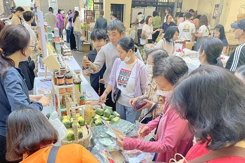 Gần 1.000 nông đặc sản quy tụ tại phiên chợ 'Tết Xanh - Quà Việt' năm 2024