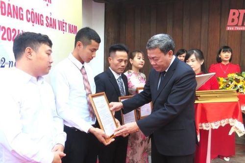 Đảng bộ huyện Thọ Xuân công bố quyết định công nhận 36 đảng viên mới