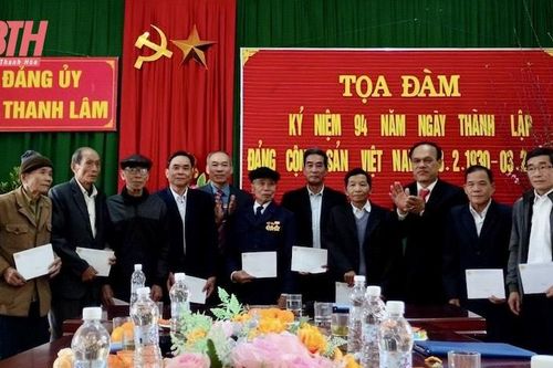 Trao tặng Huy hiệu Đảng cho hơn 3.200 đảng viên nhân ngày thành lập Đảng