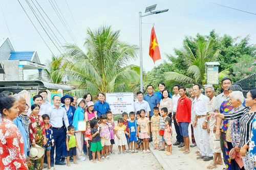 Thắp sáng phum sóc xã An Cư