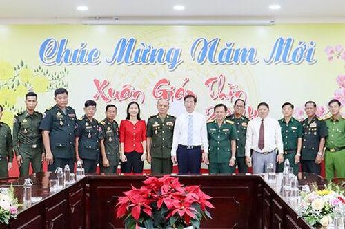 Bộ Tư lệnh Quân khu 3 - Quân đội Hoàng gia Campuchia chúc Tết lãnh đạo và Nhân dân An Giang