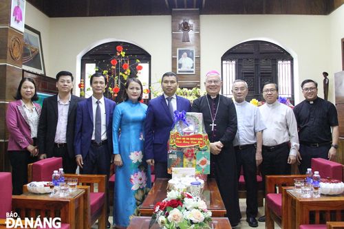 Lãnh đạo thành phố thăm, chúc Tết đến các tổ chức tôn giáo