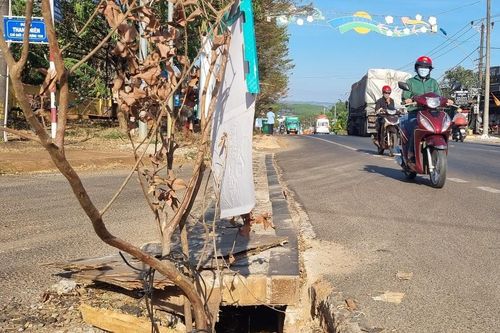 Đức Cơ: Nắp cống nước bị vỡ gây nguy hiểm cho người và phương tiện khi tham gia lưu thông