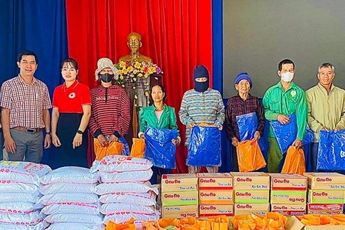 Chư Prông quan tâm giúp đỡ hộ nghèo