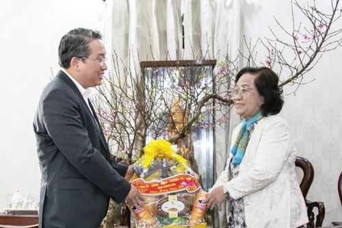 Bí thư Tỉnh ủy Nguyễn Hải Ninh thăm, chúc Tết lãnh đạo chủ chốt của tỉnh và trao quà Tết cho gia đình chiến sĩ Trường Sa có hoàn cảnh khó khăn