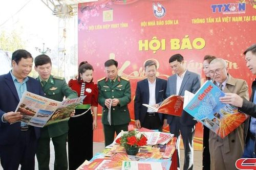 Hội báo xuân Giáp Thìn năm 2024