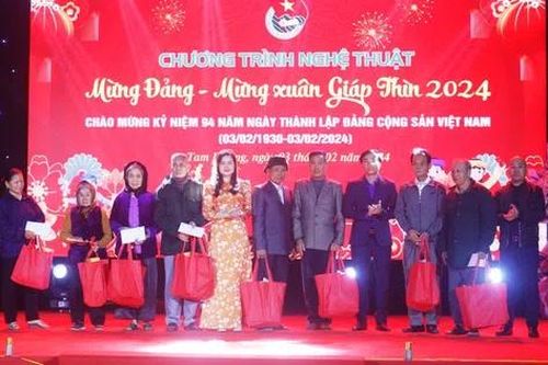 Vĩnh Phúc: Giao lưu văn nghệ 'Mừng Đảng mừng Xuân'