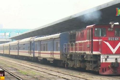 Ga Hà Nội chạy thêm tàu, nối toa dịp Tết