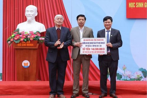 Hội Khuyến học tỉnh Thanh Hóa trao hơn 146 triệu đồng tặng học sinh đoạt giải quốc gia