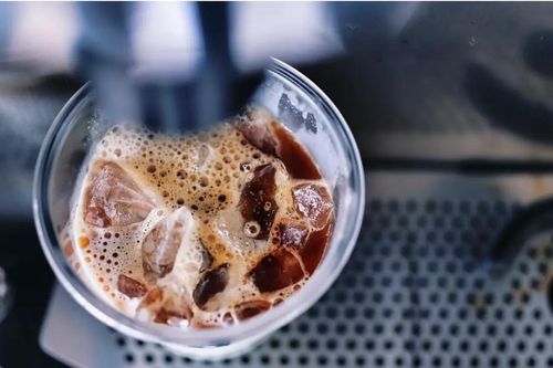 Nhật Bản: Sa thải hiệu trưởng vì rót nhiều cà phê ở quầy tự động hơn mức đã mua