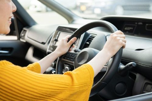 Không có bằng lái xe máy có được cấp bằng lái xe ô tô?