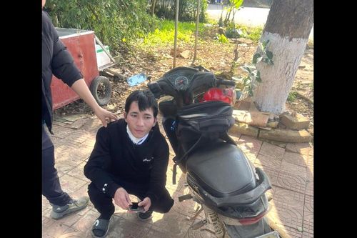 Tên cướp 'điều khiển' tài xế xe ôm suốt một đêm để đợi cơ hội ra tay cướp tài sản