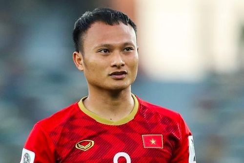Trọng Hoàng khoác áo CLB Hà Tĩnh đá V-League ở tuổi 35
