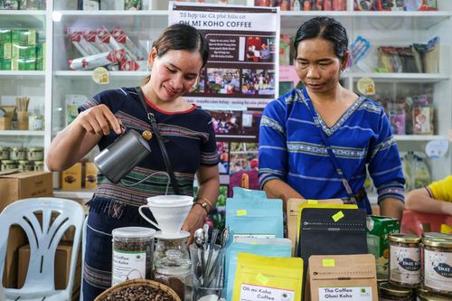 Cả nghìn đặc sản các vùng miền đổ về TP.HCM bán Tết
