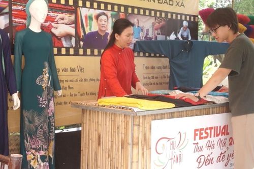 Ngôi làng gìn giữ nét đẹp áo dài